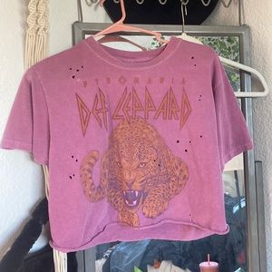 DISTRESSED DEF LEPPARD TEE